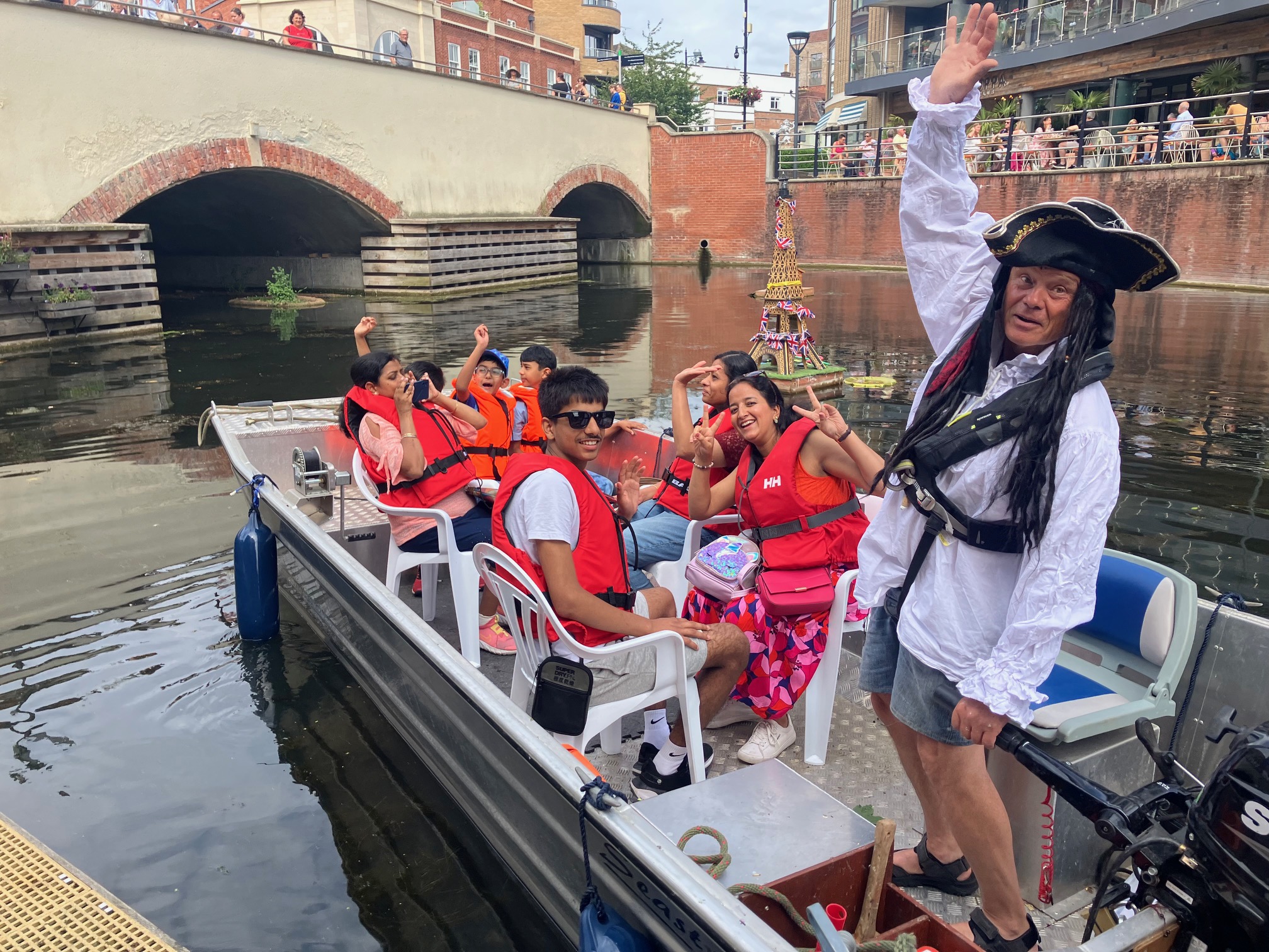 Providing access for all for Maidenhead's restored waterway and enhancing biodiversity by building floating habitat islands project update image